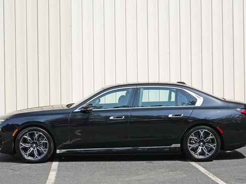 Used 2025 BMW i7 xDrive60 w/ Executive Package AWD/4WD image 62