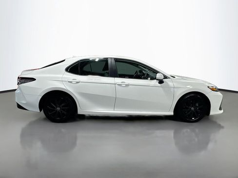 Used 2021 Toyota Camry LE image 5