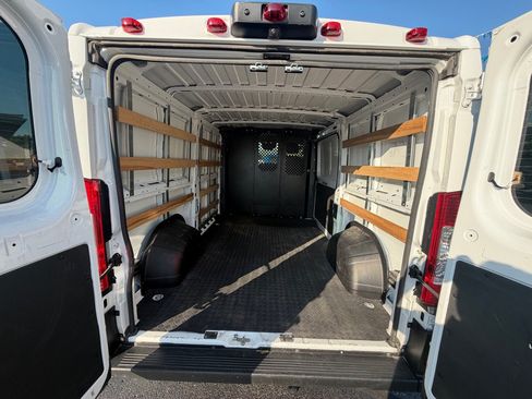 Used 2025 RAM ProMaster 2500 w/ U-Haul Equipment Group FWD image 15