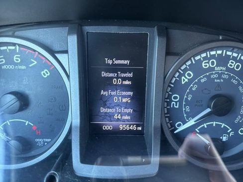 Used 2016 Toyota Tacoma TRD Off-Road image 14