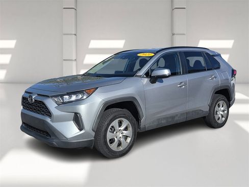 Used 2021 Toyota RAV4 LE image 8