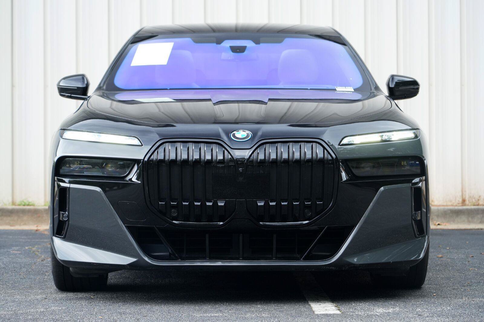 Used 2023 BMW i7 xDrive60 w/ Executive Package 2 AWD/4WD image 7