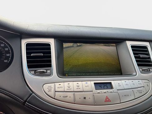 Used 2009 Hyundai Genesis 3.8 w/ Technology Pkg 4 RWD image 24