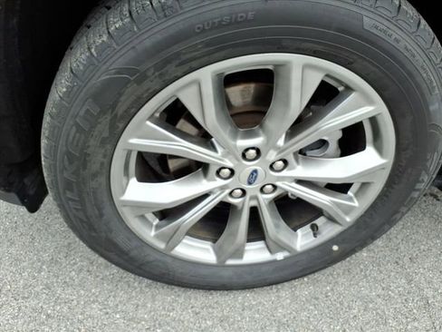 Certified 2022 Ford Explorer Limited w/ Equipment Group 301A image 18