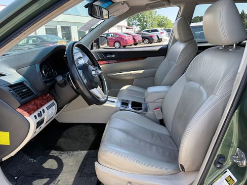 Used 2011 Subaru Outback 2.5i Limited image 2