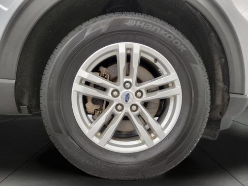 Used 2023 Ford Explorer XLT w/ Equipment Group 202A image 3