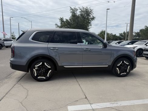 Certified 2024 Kia Telluride EX w/ EX Captain's Chair Package FWD image 4
