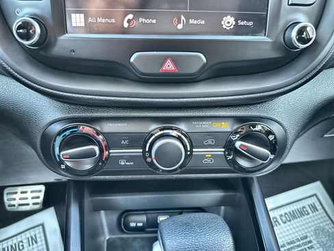 Used 2023 Kia Soul LX w/ LX Technology Package FWD image 18