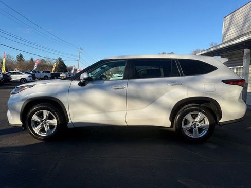 Used 2023 Toyota Highlander LE image 6
