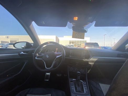 Used 2024 Volkswagen Jetta Sport image 5