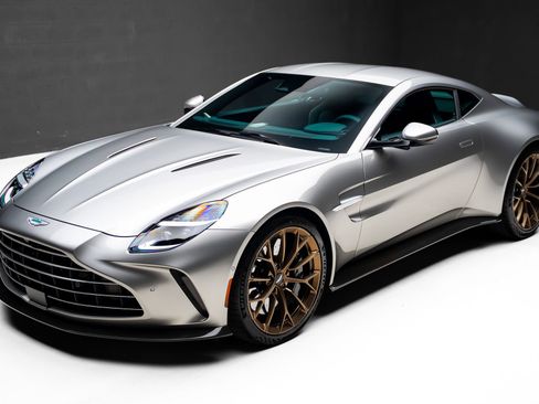 Used 2025 Aston Martin V8 Vantage Coupe RWD image 5