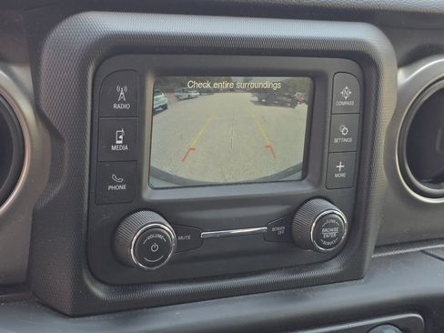 Used 2018 Jeep Wrangler Unlimited Sport S AWD/4WD image 9