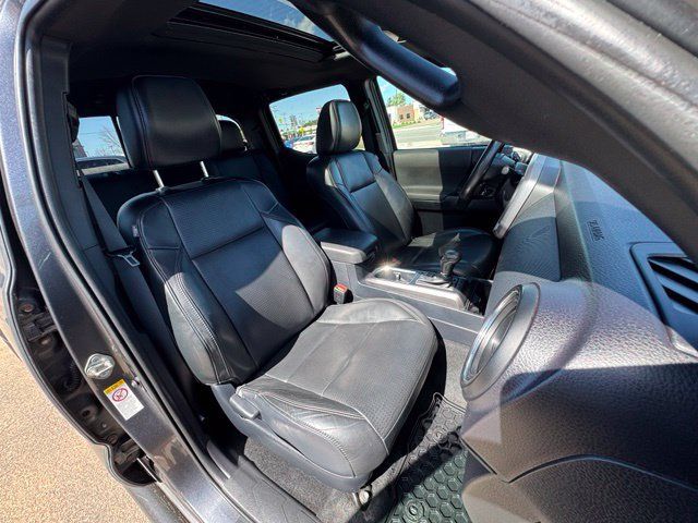 Used 2019 Toyota Tacoma SR5 AWD/4WD image 11