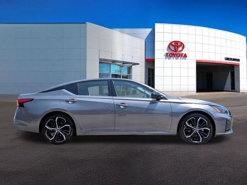 Used 2024 Nissan Altima 2.5 SR FWD image 8