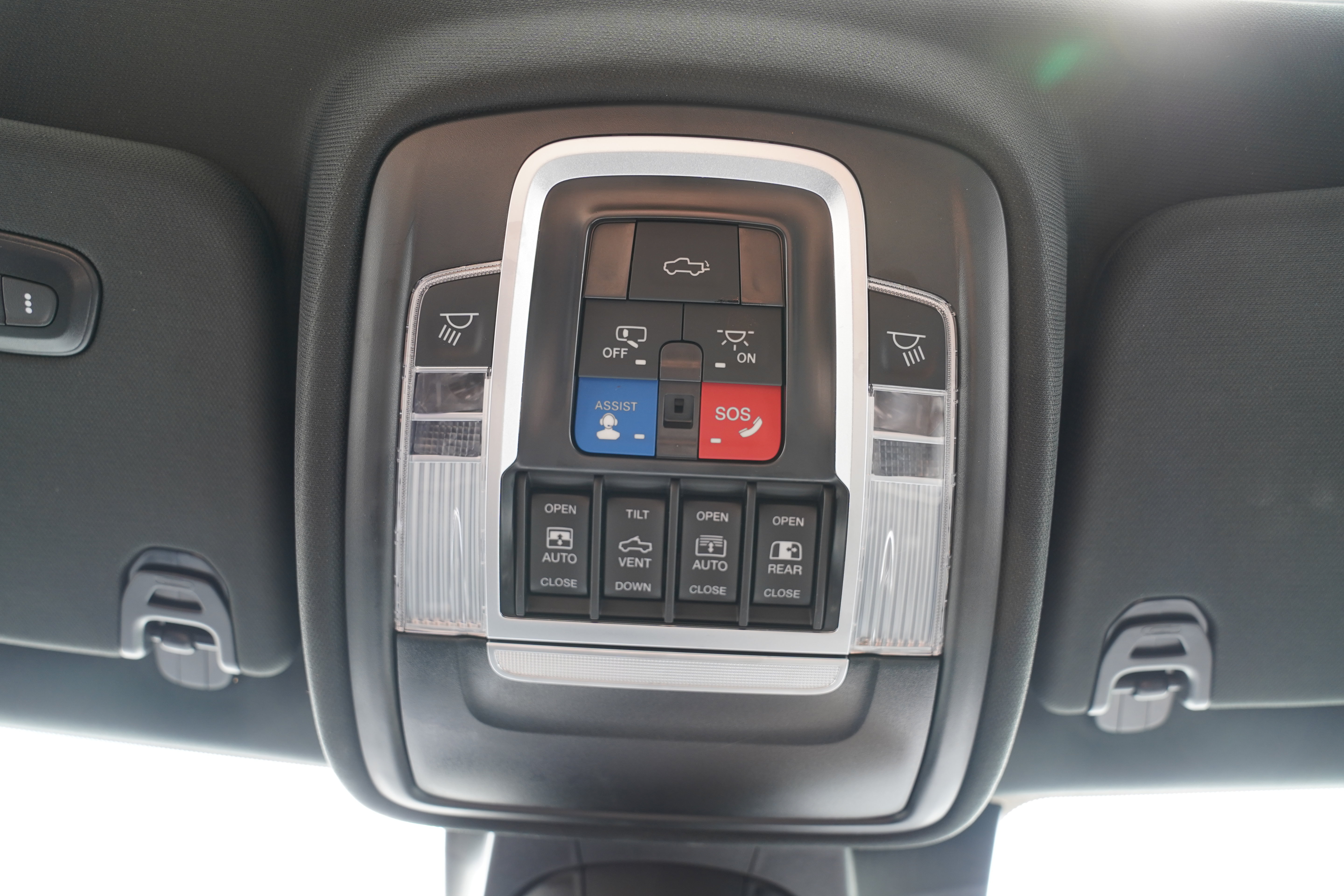 Used 2023 RAM 1500 Laramie AWD/4WD image 32