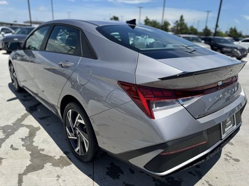 New 2025 Hyundai Elantra SEL image 7
