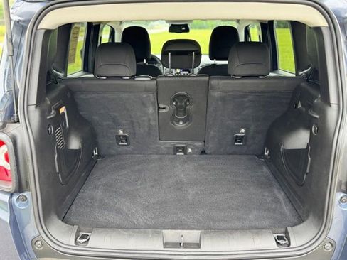 Used 2022 Jeep Renegade Latitude w/ Convenience Group AWD/4WD image 7