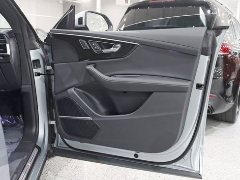 Used 2025 Audi Q8 Prestige AWD/4WD image 38