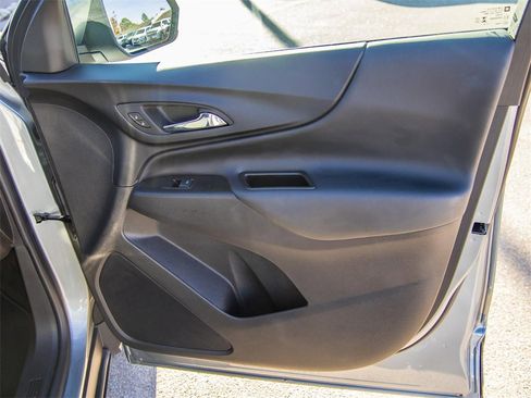 Used 2023 Chevrolet Equinox LT w/ Driver Convenience Package image 18