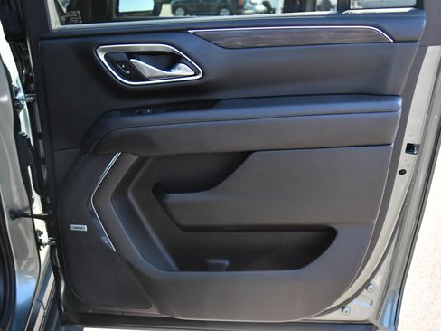 Used 2024 Chevrolet Suburban LT image 50