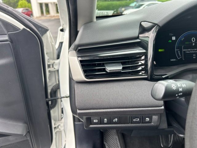 Used 2025 Toyota Camry LE FWD image 28