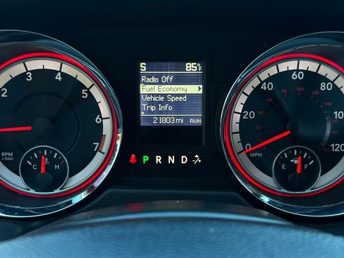 Used 2019 Dodge Grand Caravan SE w/ UConnect Hands-Free Group FWD image 11