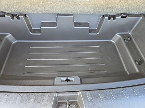 Used 2023 Chevrolet Traverse Premier image 49