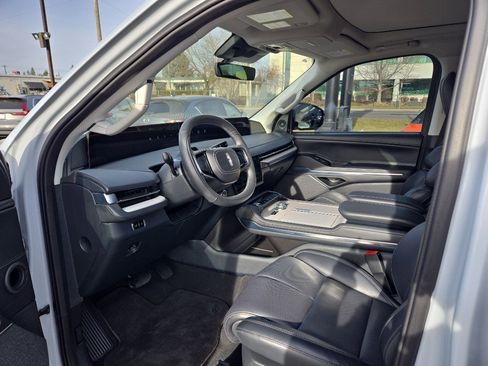 Used 2025 Lincoln Navigator L Reserve image 12