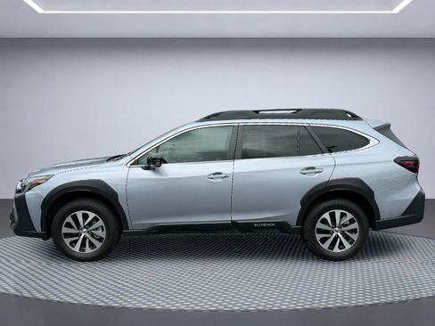 Used 2024 Subaru Outback Premium AWD/4WD image 3