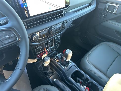 New 2025 Jeep Gladiator Mojave image 71