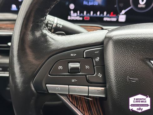 Used 2024 Cadillac Escalade ESV Luxury AWD/4WD image 17