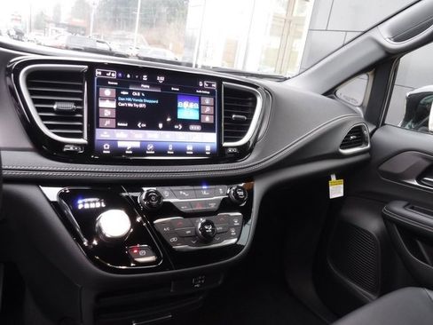 New 2026 Chrysler Pacifica Select w/ S Appearance Package image 21