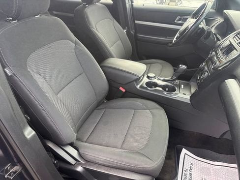 Used 2017 Ford Explorer XLT AWD/4WD image 35