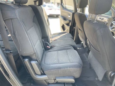 Used 2018 Chevrolet Traverse LT FWD image 24