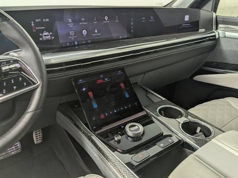 Used 2025 Cadillac Escalade ESV V AWD/4WD image 14
