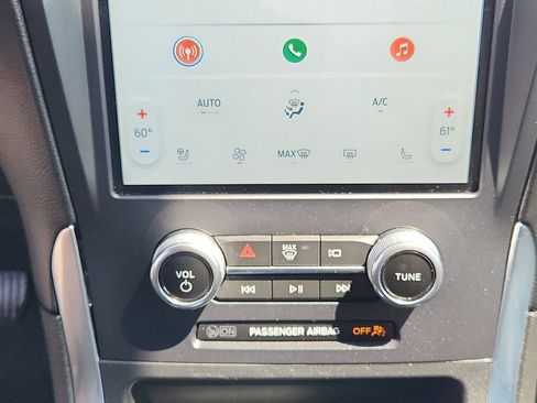 Used 2022 Ford Edge Titanium AWD/4WD image 16