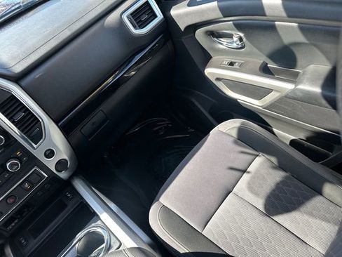 Used 2021 Nissan Titan SV w/ SV Convenience Package image 22