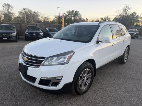 Used 2017 Chevrolet Traverse LT image 1