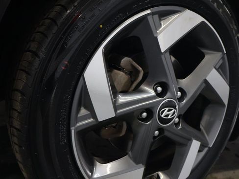 Used 2022 Hyundai Venue SEL image 26