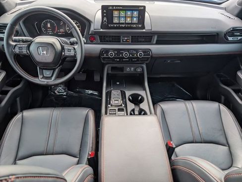 Used 2025 Honda Pilot TrailSport image 20