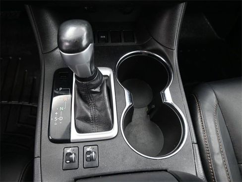 Used 2016 Toyota Highlander XLE image 4