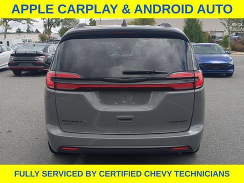 Used 2025 Chrysler Pacifica Limited FWD image 7