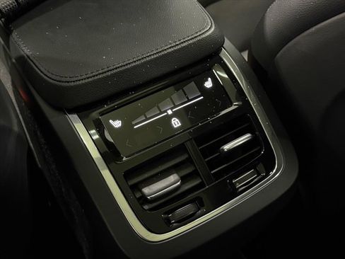 Used 2022 Volvo XC90 T5 Momentum image 13