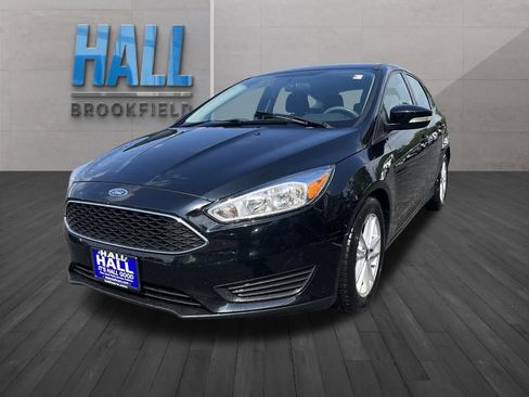 Used 2017 Ford Focus SE FWD image 1