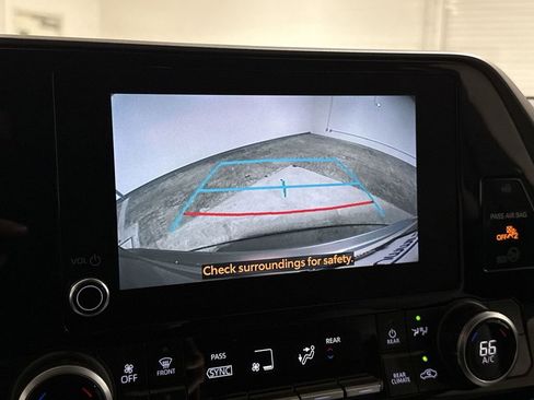 Used 2023 Toyota Highlander LE image 16