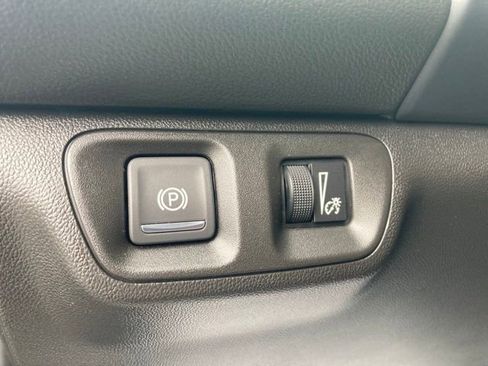 Used 2023 GMC Acadia SLT AWD/4WD image 32