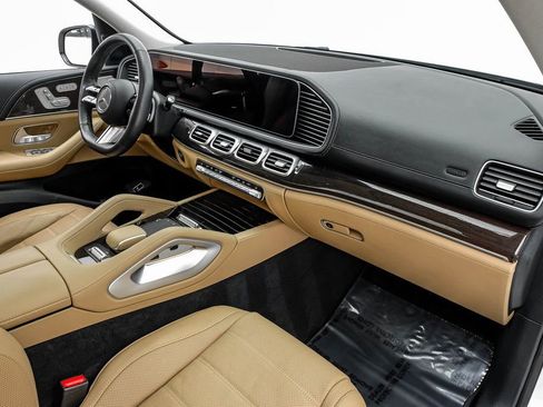 Used 2024 Mercedes-Benz GLS 580 4MATIC image 12