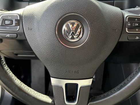 Used 2017 Volkswagen Tiguan S image 18