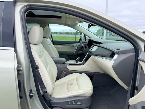 Certified 2017 Cadillac XT5 Luxury w/ Driver Awareness Package AWD/4WD image 11