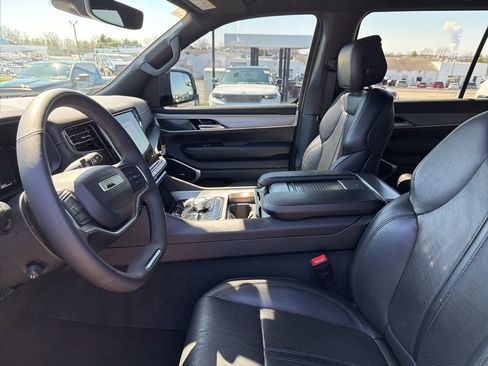 Certified 2024 Jeep Wagoneer Series II image 7